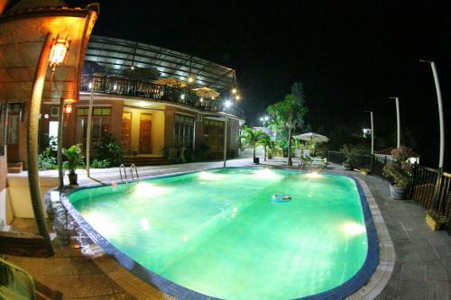 Hotel Phong Nha Lake House Resort