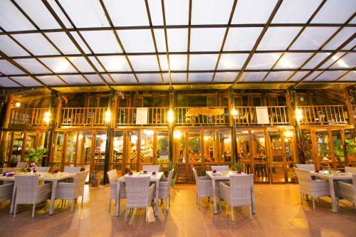 Hotel Phong Nha Lake House Resort