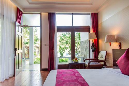 Hotel Carmelina Beach Resort