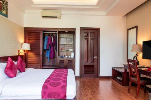 Hotel Carmelina Beach Resort