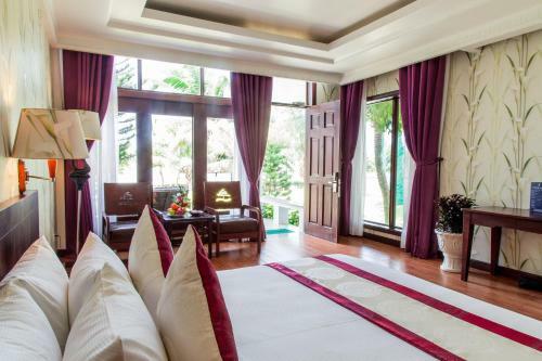 Hotel Carmelina Beach Resort