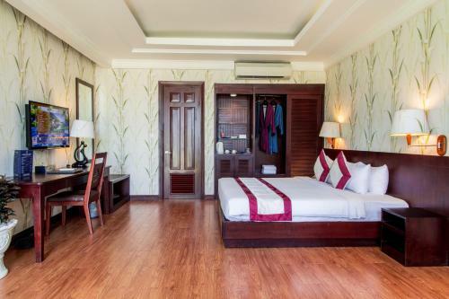 Hotel Carmelina Beach Resort