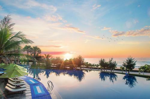 Hotel Carmelina Beach Resort