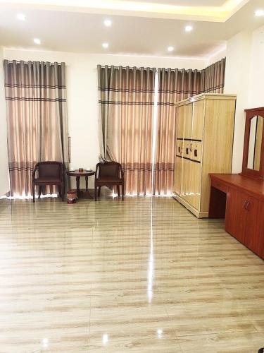 Hotel Kh�ch S?n T�nh Ph�t