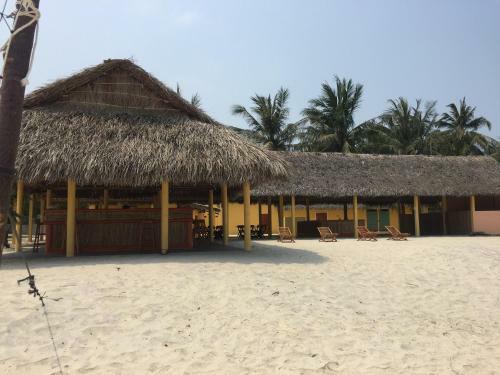 Ocean Beach Bungalows & Hostel