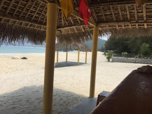 Ocean Beach Bungalows & Hostel