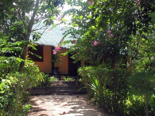 Hotel Whale Island Resort