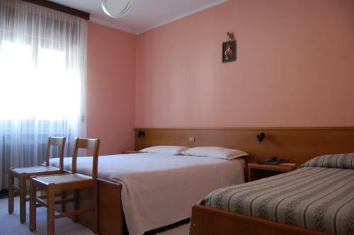 Hotel Albergo Motel Dosd�