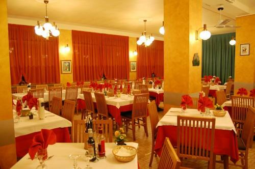 Hotel Albergo Motel Dosd�