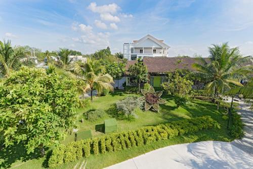 Hotel Ben Tre Riverside Resort