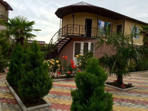 Hostal Uyut Guest House