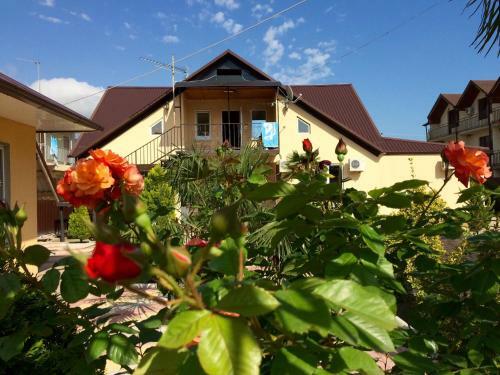 Hostal Uyut Guest House