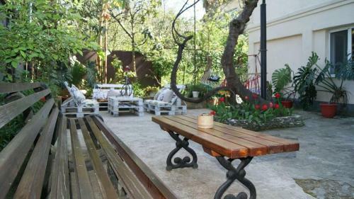 Hostal Atskha Guest House
