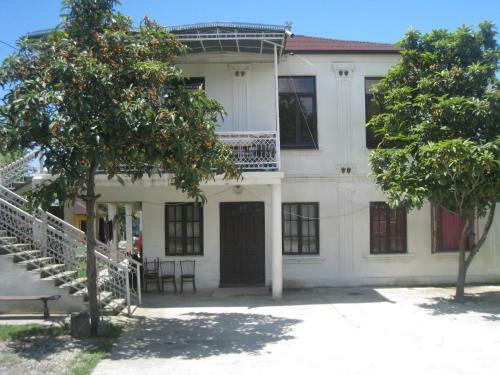 Hostal Guest House On Abzhuiskoe Shosse 42
