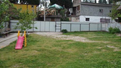 Hostal Guest House Raduga