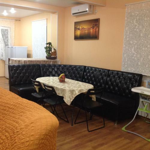 Hostal Holiday Home Afinia