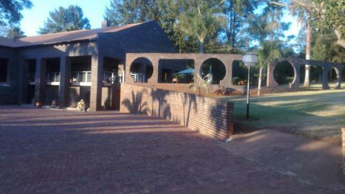 Woodridge Palms Boutique Hotel