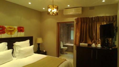 Woodridge Palms Boutique Hotel