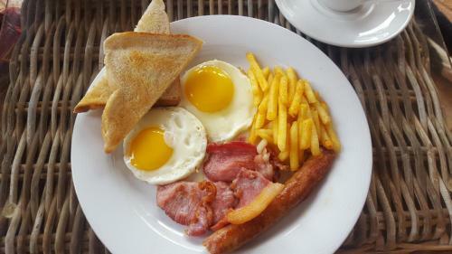 Woodridge Palms Boutique Hotel