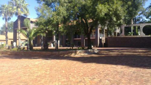 Woodridge Palms Boutique Hotel