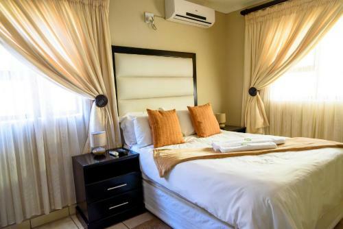 Hostal Hlulani Guest House