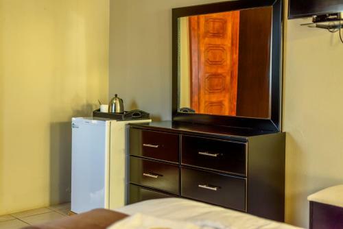 Hostal Hlulani Guest House
