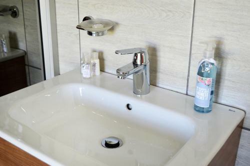 Hostal 96 On Bree Guesthouse