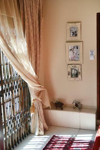 Hostal 96 On Bree Guesthouse