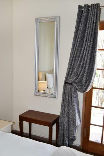 Hostal 96 On Bree Guesthouse