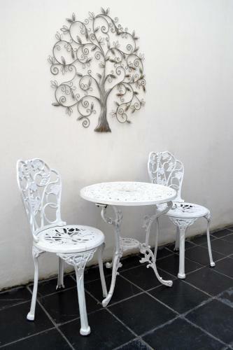 Hostal 96 On Bree Guesthouse