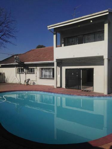 Hostal L-pack Guesthouse