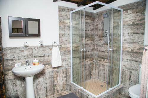 Hostal El Shadai Guest House