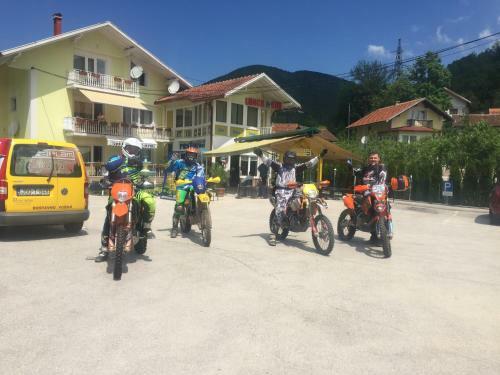 Motel Lunch & Bar