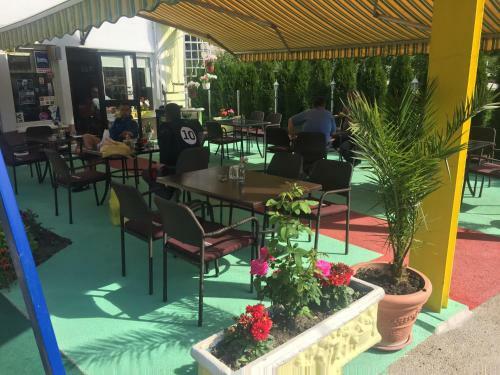 Motel Lunch & Bar