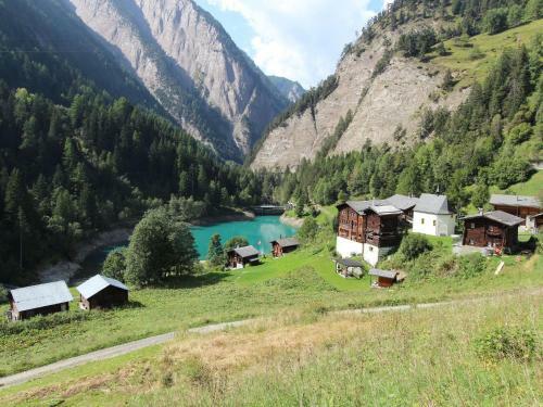 Beautiful Chalet In Binn With Parking