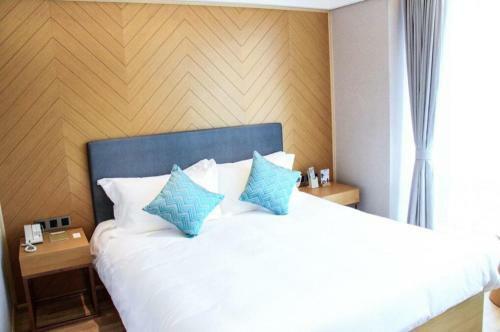 Ji Hotel Shanghai Caohejin Development Area Zhongxin Road