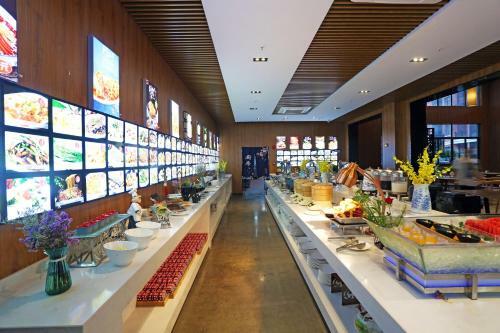 Lin Yin Holiday Hotel?pudong Airport?
