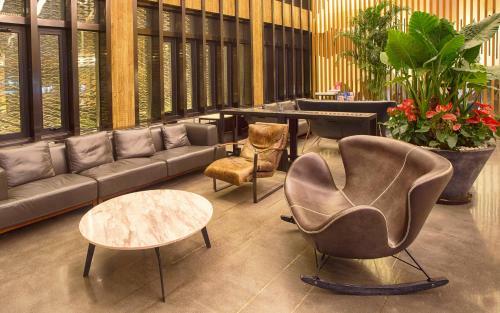 Lin Yin Holiday Hotel?pudong Airport?