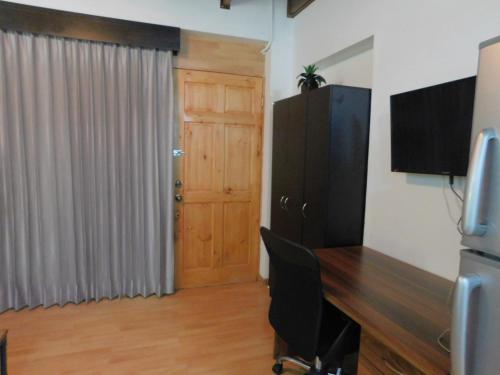 Hostal Modern Studio Loft Apt King Bed 10 Min Frm Airport
