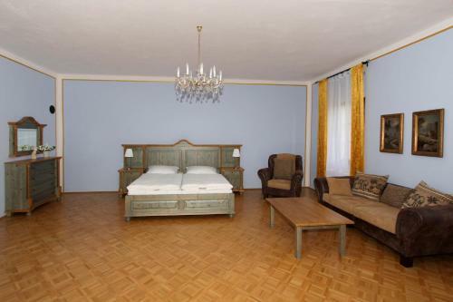 Hostal Z�mek Libou?