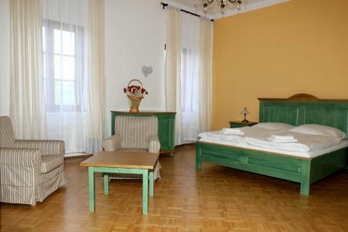 Hostal Z�mek Libou?