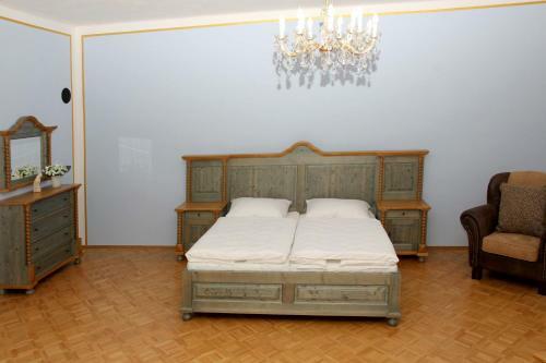 Hostal Z�mek Libou?