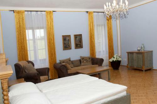 Hostal Z�mek Libou?