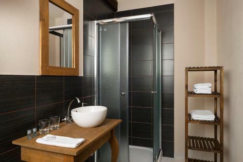 Hostal Penzion Adam?v Dv?r