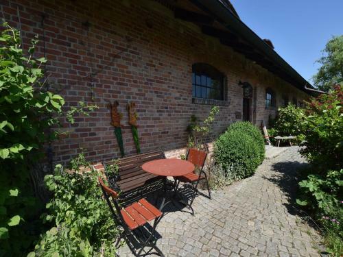 Rustic-style Apartment In Buschenhagen With Garden