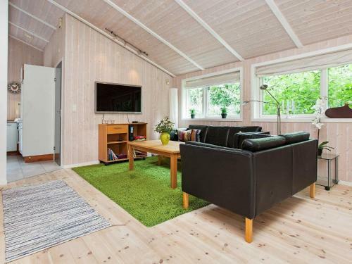 Five-bedroom Holiday Home In Juelsminde 1