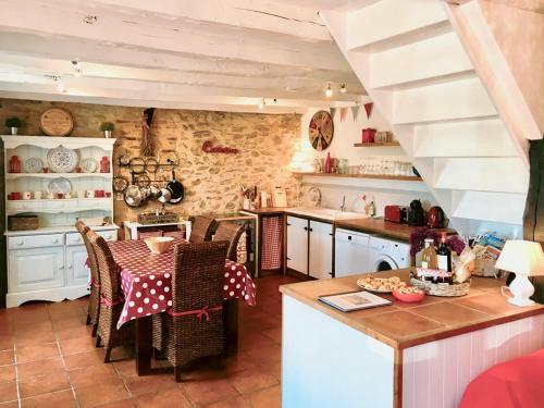 Ladignac-le-long Villa Sleeps 5 Pool Wifi