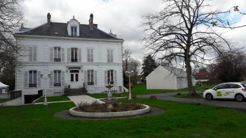 Hotel Logis Hostellerie Le Chatel Nangis