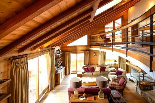 Mussillon Chalet Sleeps 14 Wifi
