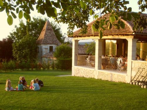 Le Merisier, Manoir de Longeveau